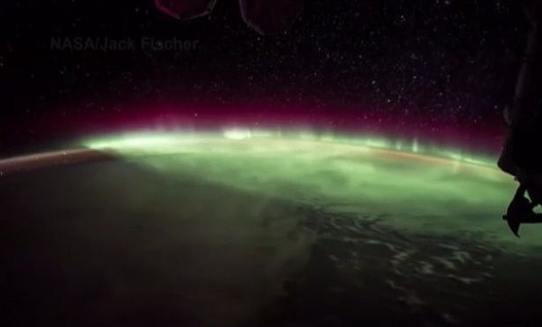 宇航员拍下神奇天象：绿光舞动地球表面 如同科幻大片（组图） - 4