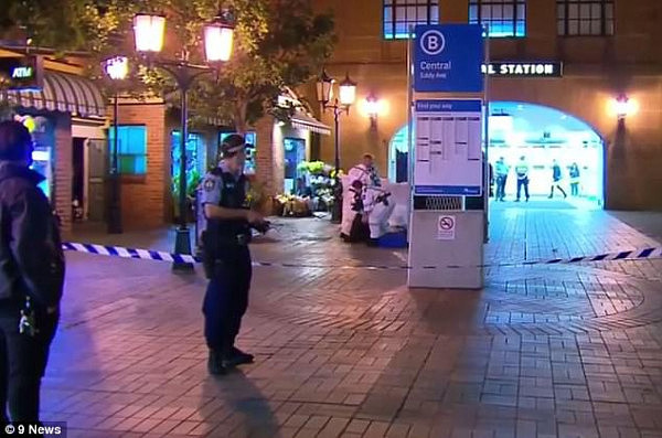 【更新】实拍视频！被射杀亚裔男疑主动求死！警员悉尼Central火车站外连开四枪！(组图) - 6