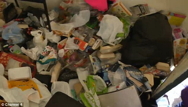 英国女租客屋内垃圾堆积成山，令人作呕 遭房主驱逐（组图） - 1