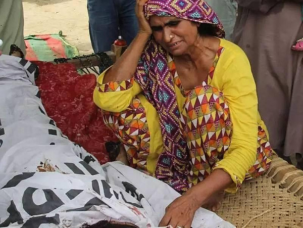巴基斯坦网红被弟杀害 每年有5千女性死于“荣誉谋杀”（组图） - 3