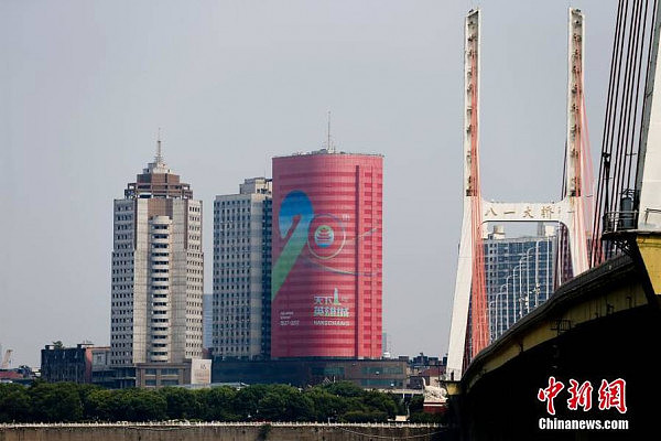 庆祝建军90周年 南昌巨幅“天下英雄城”主题彩绘亮相（图） - 2
