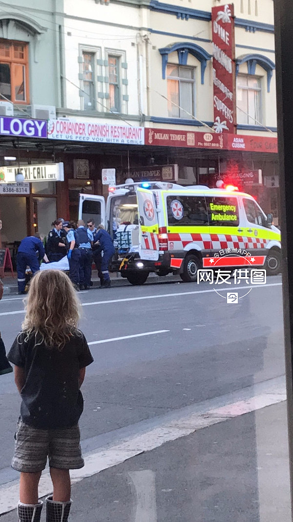 现场视频！悉尼内城Newtown街头现裸男狂奔！警方救护车均紧急赶往现场！（视频） - 3