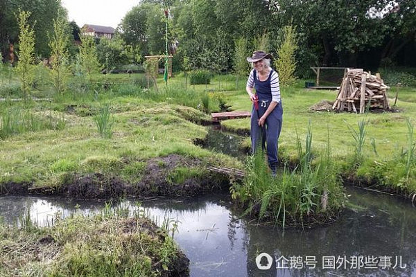 英国78岁老人花7年 将沼泽地改成秘密花园（组图） - 2