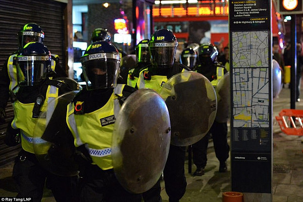 英国伦敦发生骚乱 民众纵火抗议警方过度执法（组图） - 4