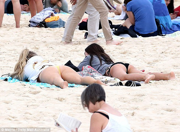 湿身露肉！Bondi海滩人满为患 悉尼人是过了一个“假冬天”？（组图） - 4