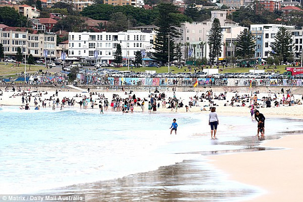 湿身露肉！Bondi海滩人满为患 悉尼人是过了一个“假冬天”？（组图） - 6
