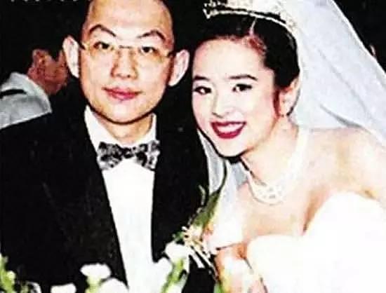 她曾红极一时 嫁入豪门后却被出轨 离婚后还遭前夫报复成“欲女” 如今人老珠黄生活落魄！（图） - 11