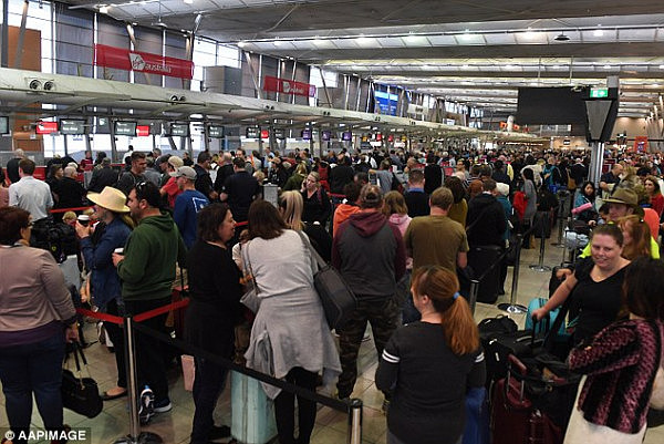 全澳警惕！机场戒严！边境保护部长建议澳人远离机场！减少出行！悉尼机场现已瘫痪！（视频） - 2