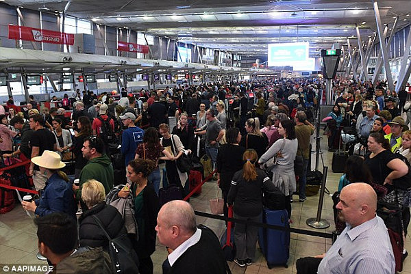 全澳警惕！机场戒严！边境保护部长建议澳人远离机场！减少出行！悉尼机场现已瘫痪！（视频） - 3