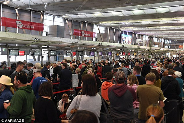 全澳警惕！机场戒严！边境保护部长建议澳人远离机场！减少出行！悉尼机场现已瘫痪！（视频） - 5