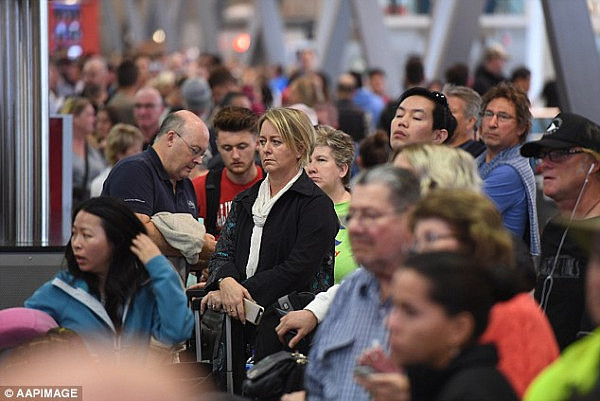 全澳警惕！机场戒严！边境保护部长建议澳人远离机场！减少出行！悉尼机场现已瘫痪！（视频） - 12