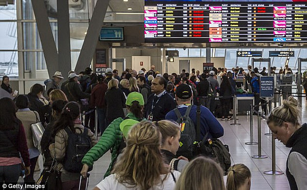 坑爹！悉尼机场陷入混乱 捷星乘客仍能60分钟通关？（视频） - 2