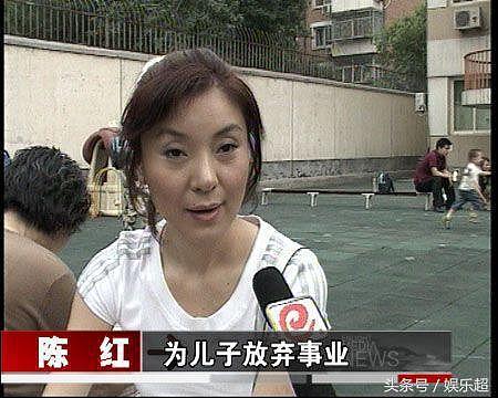 《常回家看看》的陈红，被丈夫曝骗其十二亿，如今大校军衔回归！