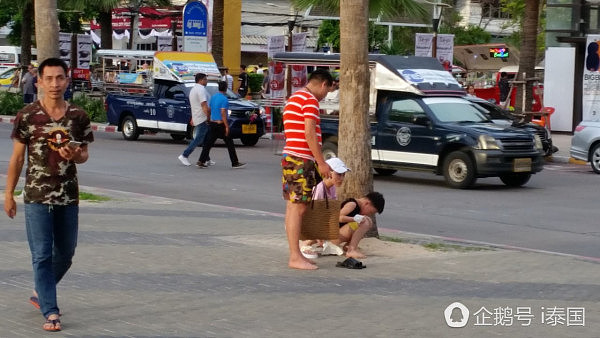 外籍游客在泰国繁华街头大便引发热议 中国游客又躺枪（组图） - 1