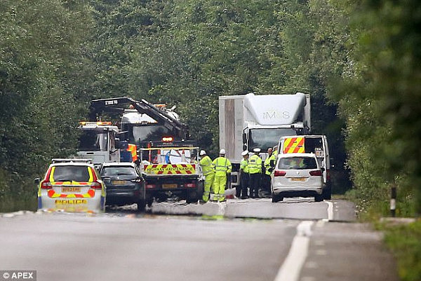 英国一家出游遭遇惨烈车祸 丈夫亲眼目睹妻儿惨死（组图） - 2