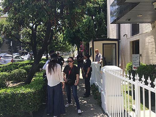 亚裔男子在中国驻洛杉矶总领馆前开枪射击 随后自杀（图） - 2