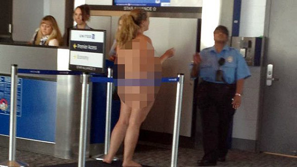 美国航班惊现裸女 男乘客都看懵了 致飞机晚点半小时（组图） - 2