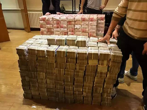 湖南破特大网络传销案 嫌疑人家搜出7000万现金（组图） - 1