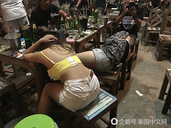 泰国一大学附近开满酒吧，美女学生喝到烂醉被抬走（组图） - 3