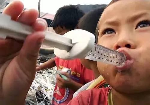 这件事，中国决定对世界说NO，改变了无数在垃圾堆中长大的孩子的人生... - 1