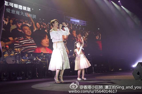 这个9岁中国小姑娘厉害了！创纪录保送美国达人秀总决赛，半个娱乐圈都是她的粉丝 - 17