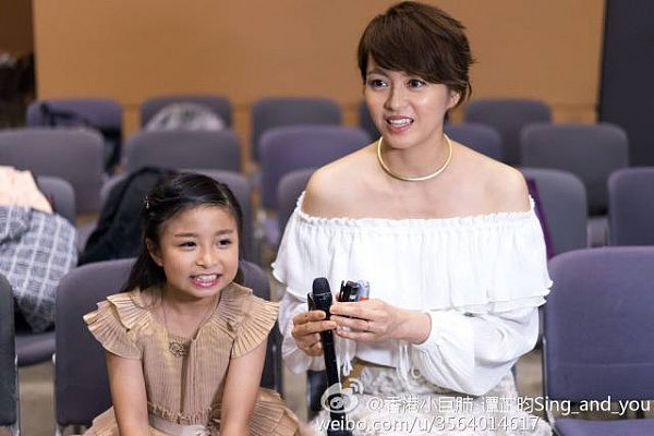 这个9岁中国小姑娘厉害了！创纪录保送美国达人秀总决赛，半个娱乐圈都是她的粉丝 - 18