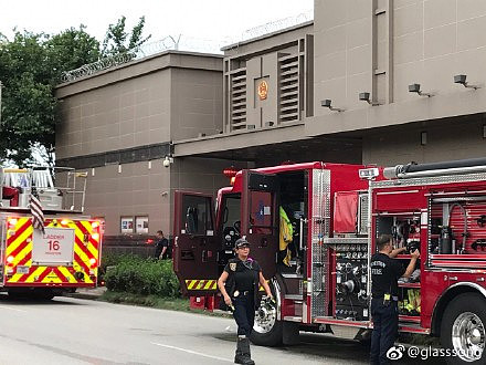 中国驻休斯敦总领馆办公楼失火，近百消防员出动，玻璃窗都碎裂（组图） - 2