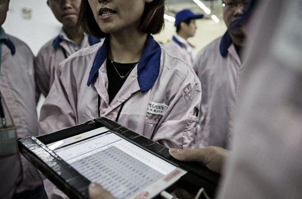 实拍苹果中国代工厂：打卡刷脸 安保严格防泄密（组图） - 2