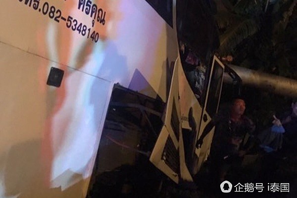 泰国一载17名中国游客大巴发生严重车祸 多人受伤 险坠悬崖（组图） - 9