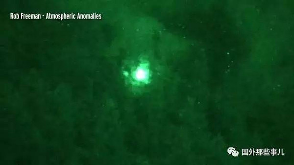 加拿大出现不明飞行物 绿色球形会发光（视频） - 1