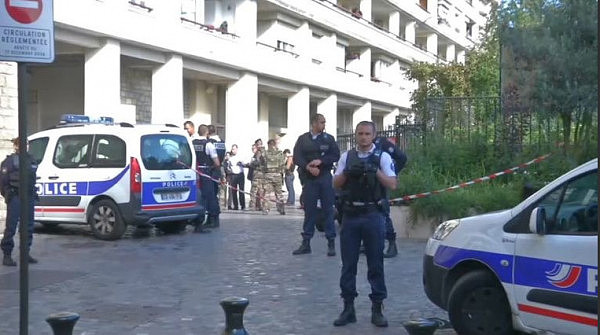 法国郊区发生车辆冲撞士兵事件 造成6名士兵受伤（视频） - 2