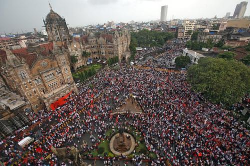 印度逾60万人上街示威抗议 孟买交通瘫痪（图） - 1