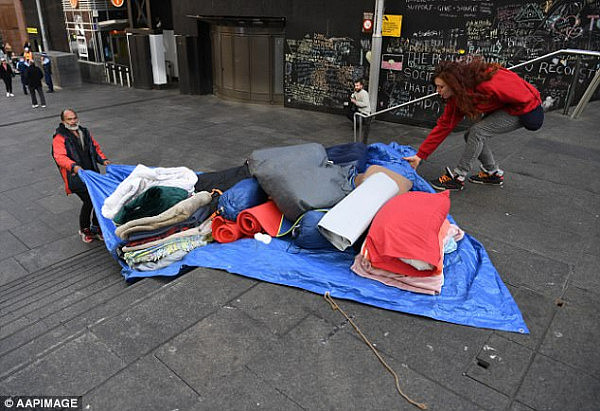 悉尼“帐篷城”终于拆啦！流浪汉强占马丁广场半年之久 所有帐篷于今晨被拆（图） - 3