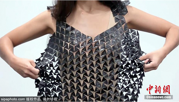 美国女学生制3D打印裙装 造型可随意改变（组图） - 1