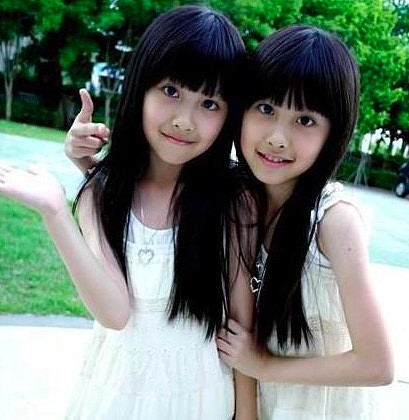 还记得她们吗？台湾“最美双胞胎”长大后变更美啦！肤白貌美大长腿（组图） - 6