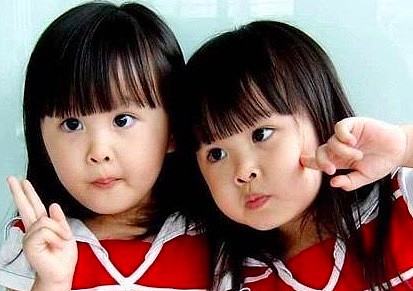 还记得她们吗？台湾“最美双胞胎”长大后变更美啦！肤白貌美大长腿（组图） - 5