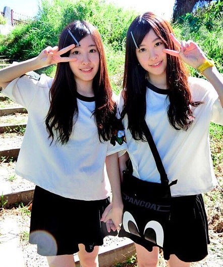 还记得她们吗？台湾“最美双胞胎”长大后变更美啦！肤白貌美大长腿（组图） - 4