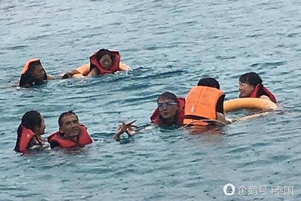 外籍游客集体无视警告在泰国抓海星拍照（组图） - 3