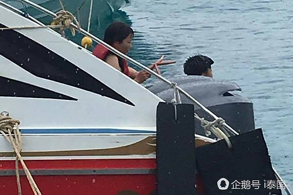 外籍游客集体无视警告在泰国抓海星拍照（组图） - 4