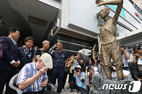 韩国竖立“日本强征韩国劳工铜像”，日本网友的评论亮了（组图） - 2