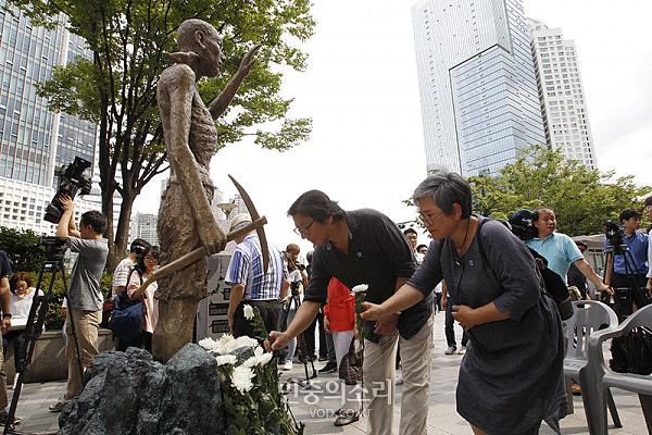 韩国竖立“日本强征韩国劳工铜像”，日本网友的评论亮了（组图） - 3