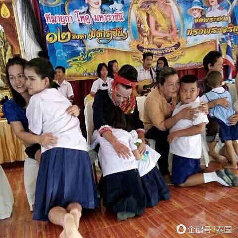 泰国好爸爸 母亲节变装只为不缺席女儿学校活动（组图） - 5