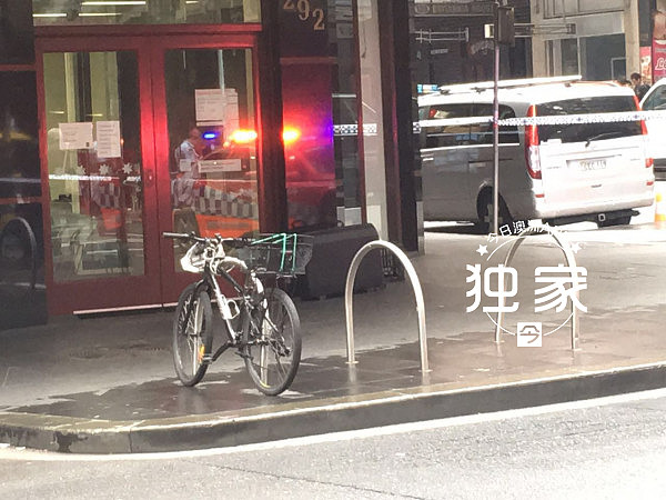 【快讯】悉尼CBD惊现可疑黑色行李箱！警方出动，Pitt街封路交通拥堵！ - 1