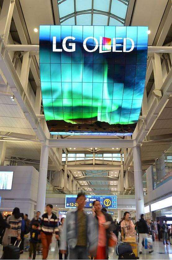 世界最大OLED屏幕落户迪拜，横屏50米，面积超4个排球场（图） - 2