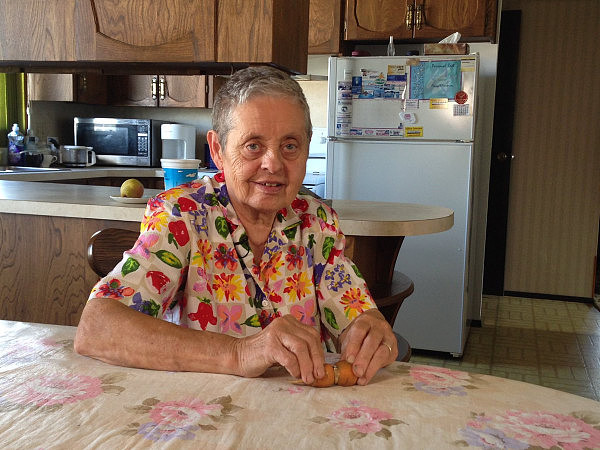 加拿大84岁老妇戒指丢失13年 竟在在胡萝卜上找到了（组图） - 1