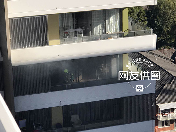 悉尼Burwood Plaza公寓单元失火 所幸消防员及时赶赴扑救（视频+组图） - 1