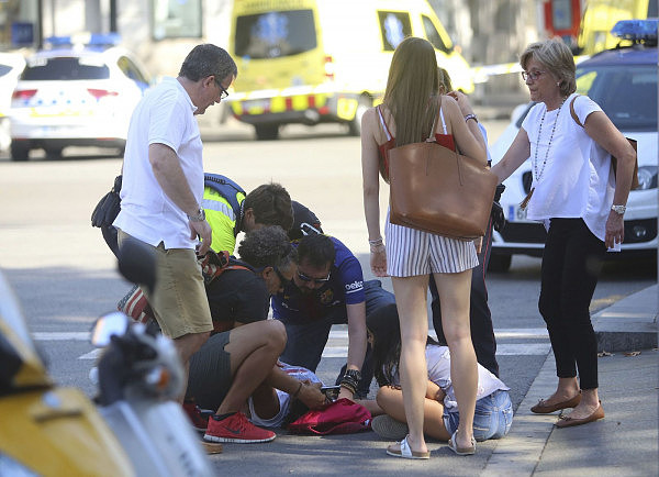 悲剧！7岁悉尼男孩巴塞罗那恐袭后失踪 母亲也在袭击中身受重伤 - 2
