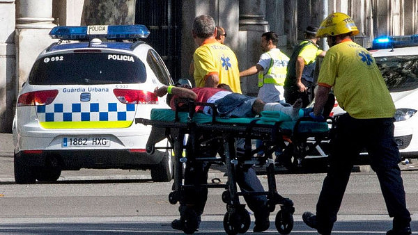 悲剧！7岁悉尼男孩巴塞罗那恐袭后失踪 母亲也在袭击中身受重伤 - 8