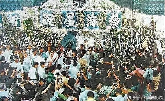 李小龙葬礼现场，香港万人为他送行，为什么没葬在中国！