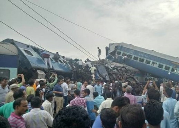 印度火车脱轨事故 已致23人死 150人伤（组图） - 4